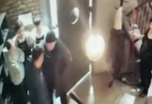 Мужчина устроил стрельбу в «Империи пиццы» и ранил охранника — видео