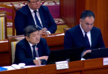 Акылбек Жапаров попросил министров приходить в парламент с женщинами