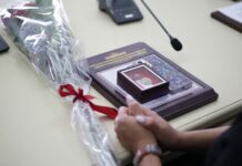 Адылбек Касымалиев өзгөчөлөнгөн мамлекеттик кызматкерлерге сыйлыктарды тапшырды