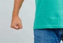 Чүйдө аялын ур-тепкиге алып, сабаган жарандын иши жабылды