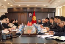 Тилек Текебаев Кытай-Кыргызстан-Өзбекстан темир жолун куруу боюнча сүйлөштү