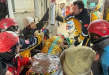 Түркияда аял менен бала куткарылды