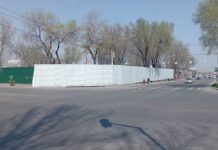 «Это вынужденная мера», — мэрия о перекрытии тротуара на месте бывшего ресторана «Нарын»