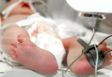 “Наристенин чыканактан ылдый жагы кесилип”: Туура эмес укол сайган ак халатчандардын ишин милиция текшерүүдө