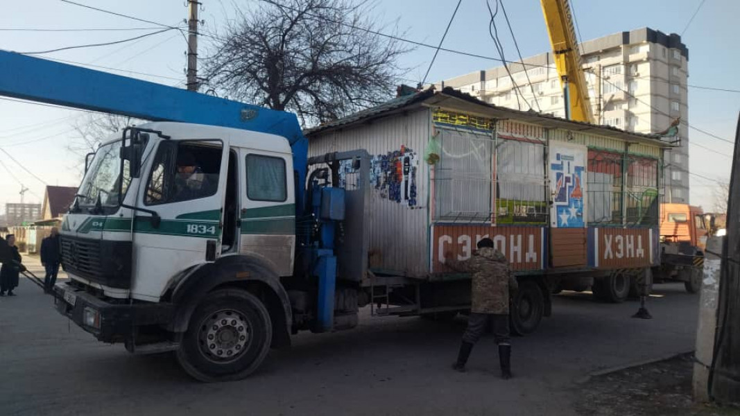 1677754890 В Бишкеке снесли три точки фастфуда "Бибигон", "Вegemot" и "Оазис"