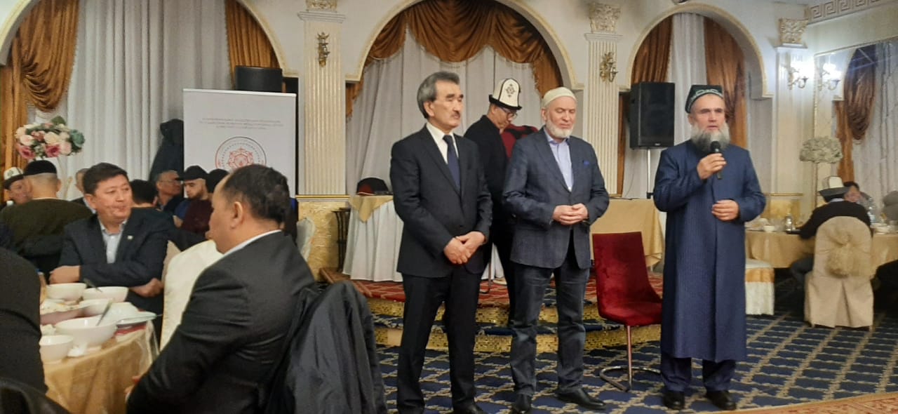 2 В Москве кыргызская и таджикская диаспоры провели совместный ифтар