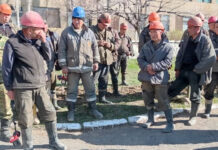 Работники Хайдарканского ртутного комбината вышли на забастовку