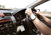 Тору-Айгырда унаага таш ыргыткандар аныкталды