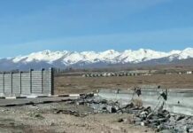 Ветер снес новый забор аэропорта «Тамчи». Комментарий пресс-службы президента