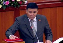 Депутат Ташиев предлагает запретить в Кыргызстане электронные сигареты