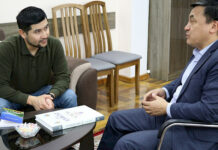 Каныбек Иманалиев кинорежиссер Руслан Акун менен жолугушту