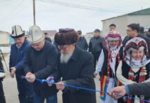 Соцтармактарда ЖК депутаттарынын банкоматтын ачылыш аземине катышканы талкуу жаратты