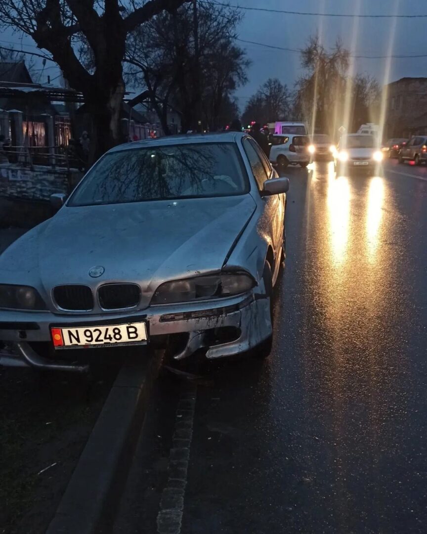 4 В Бишкеке произошла авария с участием четырех автомобилей