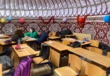 В турецком Кахраманмараше школьники обучаются в кыргызских юртах — видео
