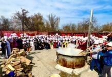 В Бишкеке в честь Нооруза сварили более тонны сумолока — видео