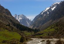 В ущелье Ала-Арча туристка повредила ногу, ей на помощь пришли спасатели