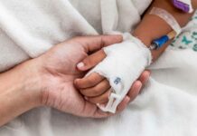 Бишкектеги соода борбордо химиялык каражатты ичип алган баланын абалы оор