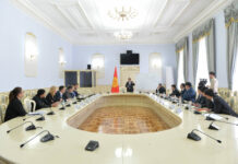 Акылбек Жапаров встретился с руководителями крупных столичных рынков