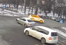 Жол кырсыгында каза болгон аялдын уулу Садыр Жапаровго кайрылды