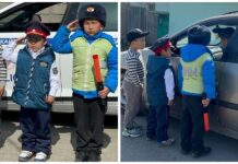 Патрульные нашли маленьких «автоинспекторов» и вручили им подарки