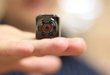 Айдоочулук күбөлүк алуу үчүн экзамен тапшырууга мини-камера колдонгон жаран кармалды