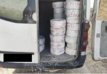 УКМК: Электр зымдарын контрабандалык жол менен алып өтүүгө аракет кылган адам кармалды