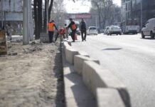 В центре Бишкека ликвидировали несколько точек стихийной парковки, создающих заторы