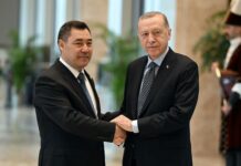 Садыр Жапаров прибыл в президентский комплекс Турции для участия в Саммите ОТГ