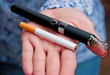 Эрулан Көкүлов коомдук жайда электрондук чылым чеккендерге айып салууну сунуштады