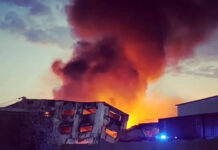 Очевидцы сообщили о крупном пожаре на заводе «Алькони» в микрорайоне Тунгуч