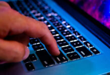 Депутаты ЖК предлагают запретить кыргызстанцам доступ к порно-сайтам