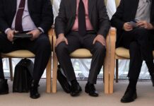 В Оше бизнесменам пригрозили расторжением договора аренды, если те будут митинговать