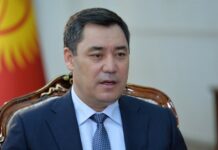 Садыр Жапаров ачкачылык жарыялаган Теңгиз Бөлтүрүктүн жубайы жана ККМ тууралуу айтты