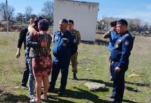 В Токмаке 24-летний парень хотел спрыгнуть с крыши девятиэтажки