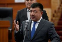 “Эмнеге жаныңызда кармап отурасыз?”: Бактыбек Сыдыков Транспорт министрине кеңеш берди