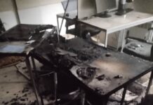 Бишкекте мечиттен өрт чыгып, жанындагы 4 контейнер да күйүп кетти