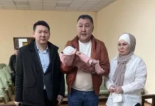 Алдамчылыкка шектелип абакта көз жарган аял бошотулду