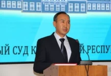 ВИДЕО: Мас абалда унаа башкарган сот кызматынан кол жууду