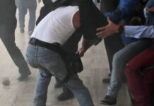 В Бишкеке возле кафе жестоко избили мужчину