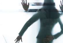 Омбудсмен: Каждая четвертая женщина в КР подвергается домогательствам на работе