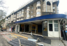 В Бишкеке сносят известную точку быстрого питания «Евразия» — фото