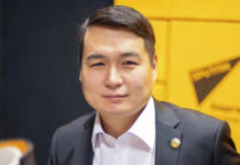 Садыр Жапаров Жарандык авиация мамлекеттик агенттигинин жетекчисин алмаштырды