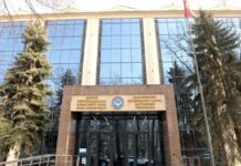 В здании Минобразования эвакуация, поступило сообщение о бомбе