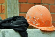 В Бишкеке на стройке погиб 21-летний рабочий, упав с 11-го этажа