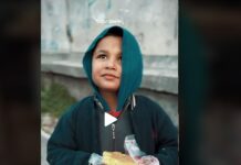 Чиновники навестили пятилетнего мальчика, который с семьей живет на свалке в Бишкеке