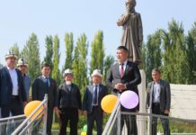 Курманжан Датканын эстелиги Ошто тургузулду