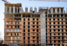 Курулушка уруксат документтерин мыйзамсыз даярдаган кызмат адамдарына иш козголду