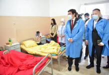 Байсалов навестил детей, пострадавших в ДТП со школьным автобусом