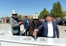 Акылбек Жапаров заложил капсулы на месте строительства двух заводов в Чуйской области