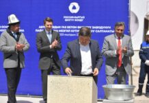 Эки заводдун курулушуна Акылбек Жапаров капсула салды